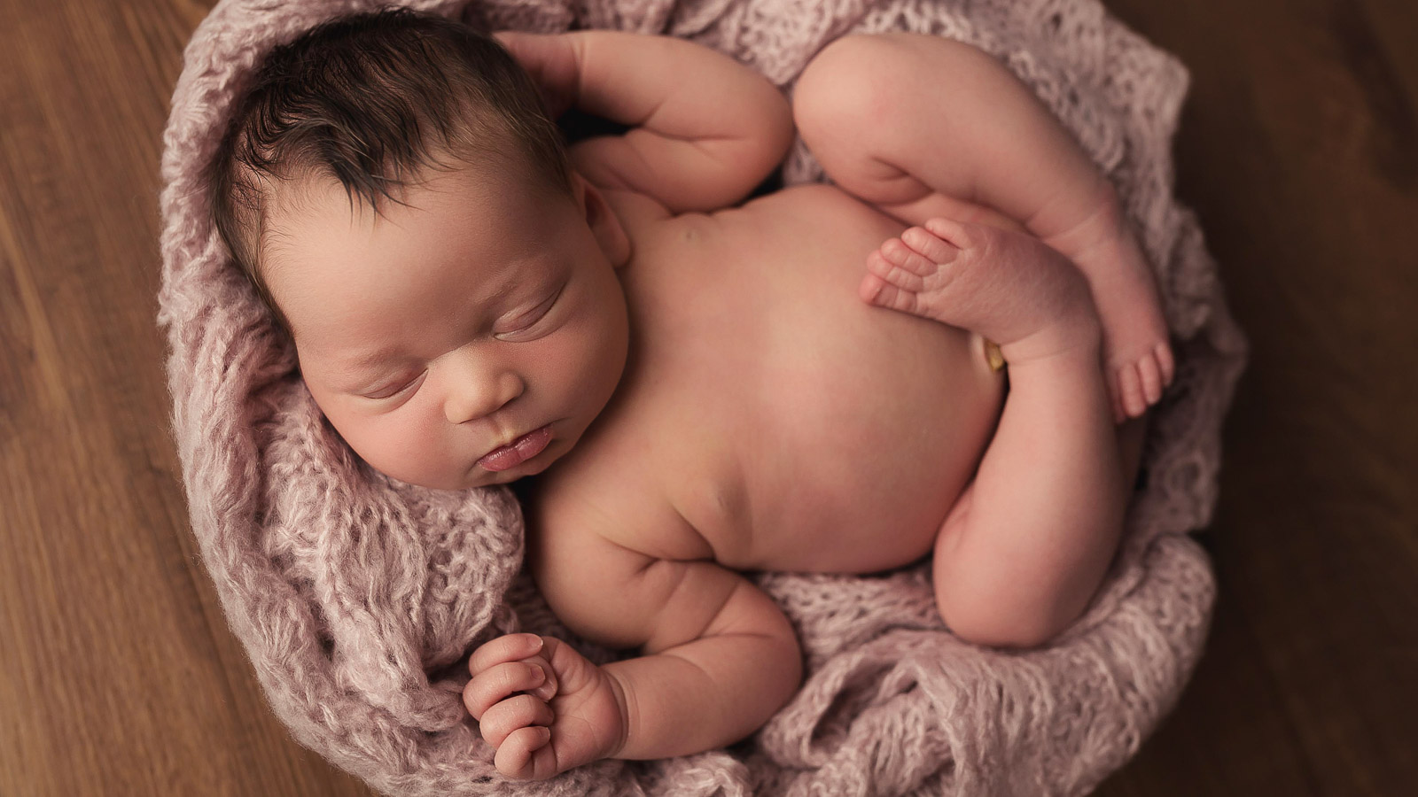 newborn studio portrait of a baby girl in ankeny iowa at my home photographer studio